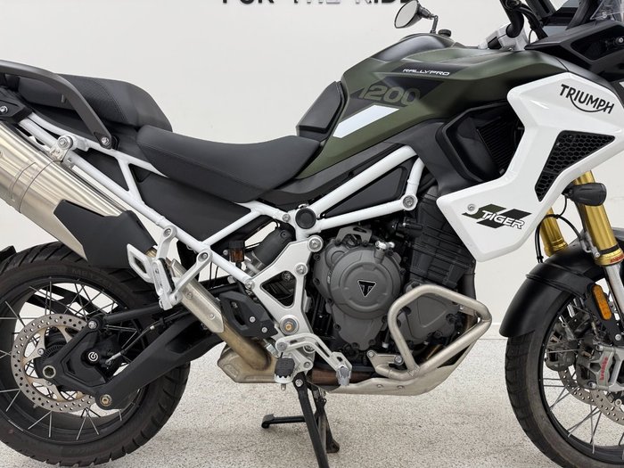 2024 Triumph TIGER 1200 RALLY PRO MATT KHAKI GREEN