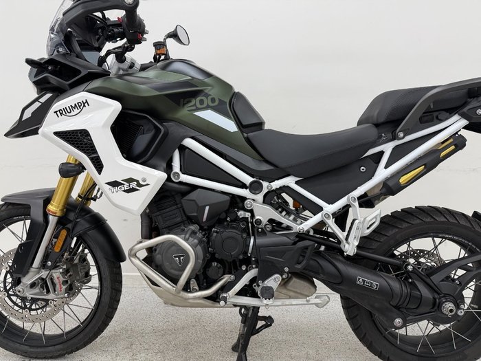 2024 Triumph TIGER 1200 RALLY PRO MATT KHAKI GREEN