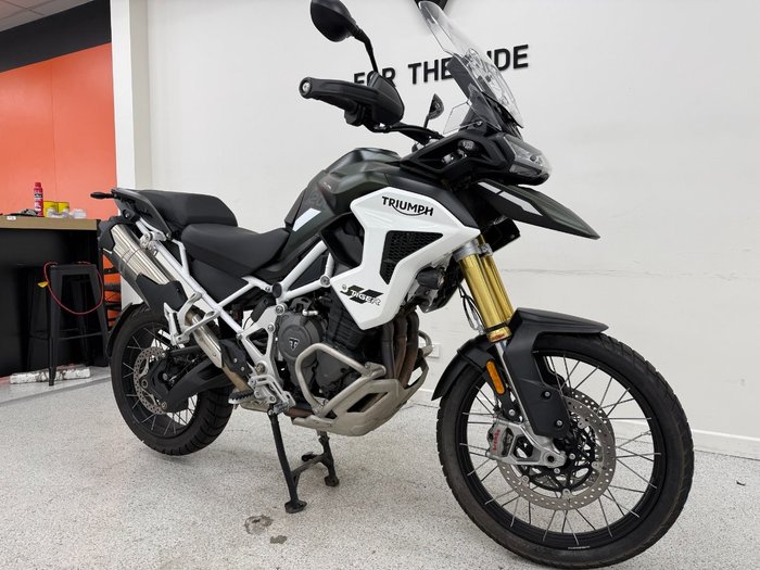2024 Triumph TIGER 1200 RALLY PRO MATT KHAKI GREEN