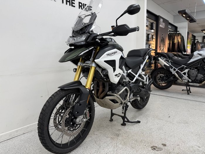 2024 Triumph TIGER 1200 RALLY PRO MATT KHAKI GREEN
