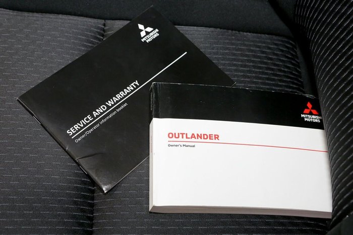 2023 Mitsubishi Outlander ES