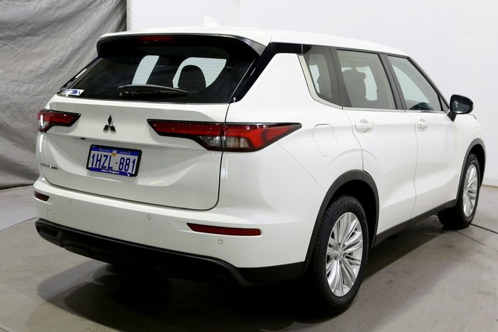 2023 Mitsubishi Outlander ES