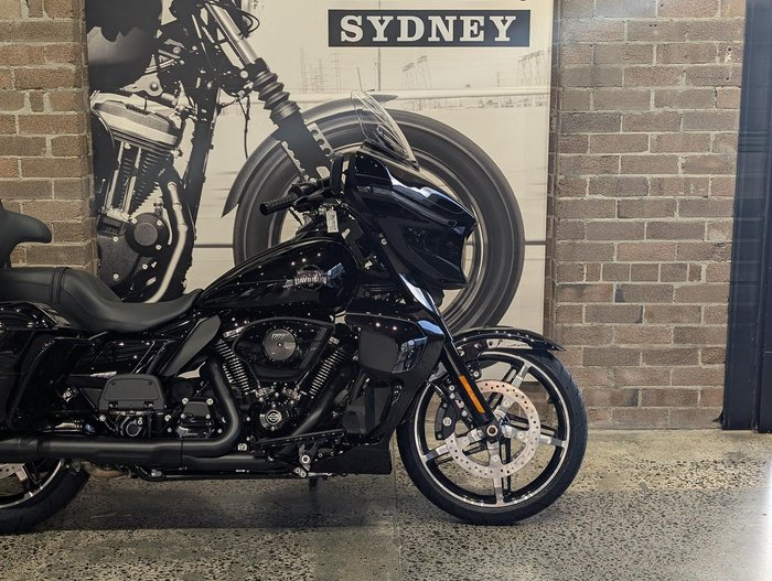 2025 Harley-Davidson Street Glide Ultra 117 (FLHXU)