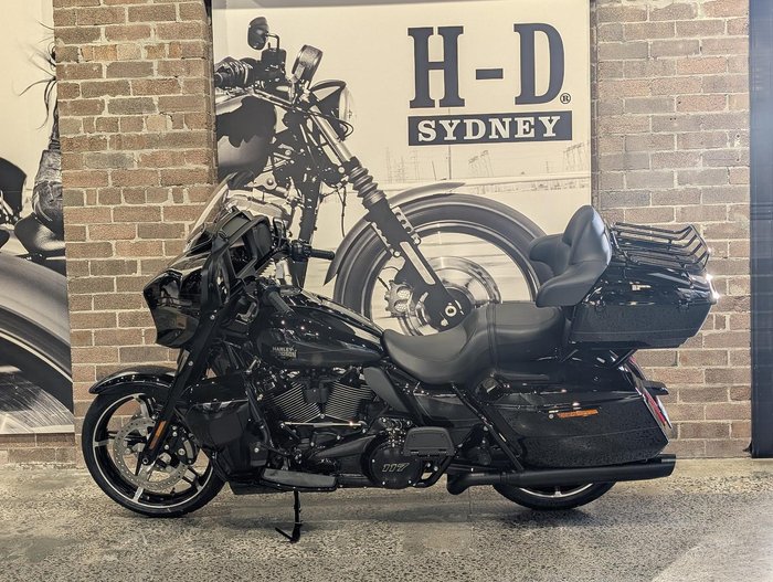 2025 Harley-Davidson Street Glide Ultra 117 (FLHXU) Touring Black