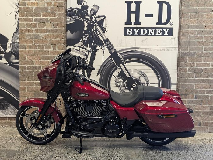 2025 Harley-Davidson Street Glide 117 (FLHX) Touring Red