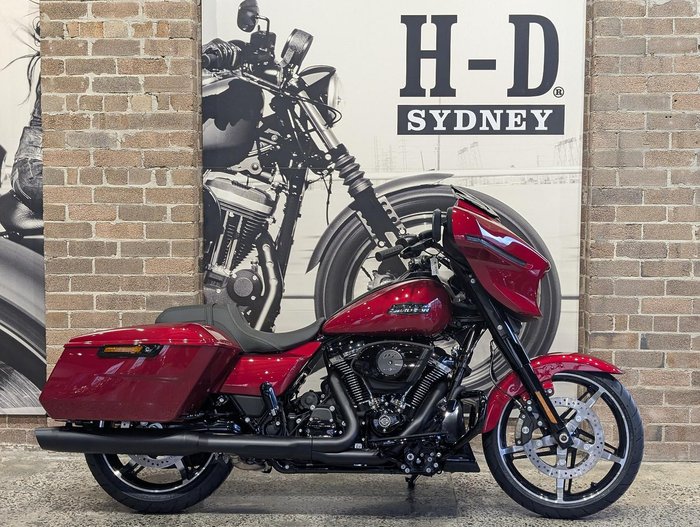 2025 Harley-Davidson Street Glide 117 (FLHX) Touring Red
