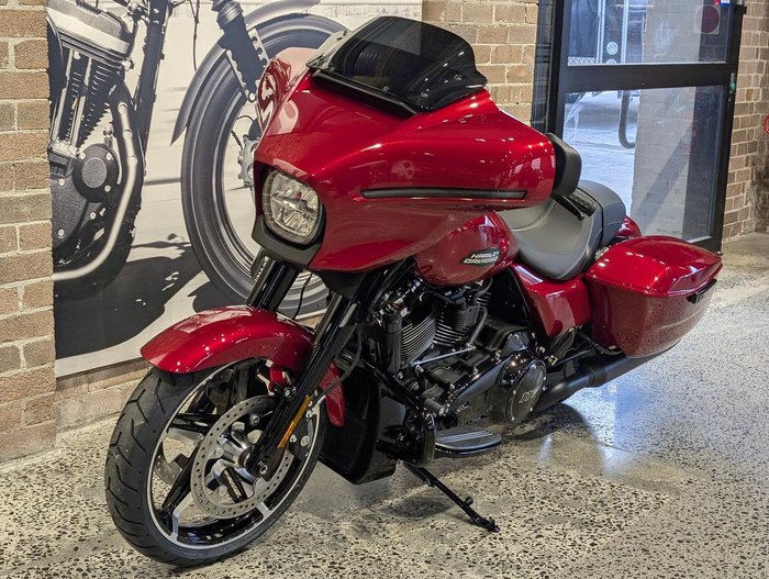 2025 Harley-Davidson Street Glide 117 (FLHX) Touring Red