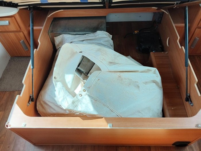 2013 Windsor 19.6Ft Couples Van Island Bed Separate Toilet And Shower