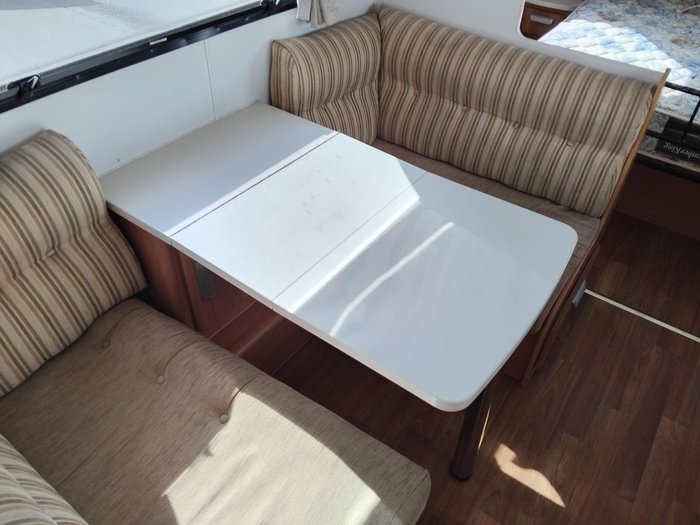 2013 Windsor 19.6Ft Couples Van Island Bed Separate Toilet And Shower