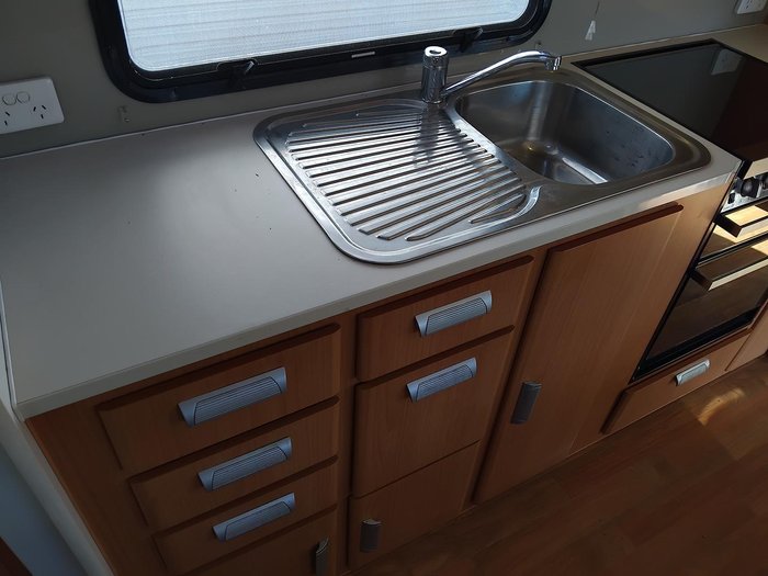 2013 Windsor 19.6Ft Couples Van Island Bed Separate Toilet And Shower