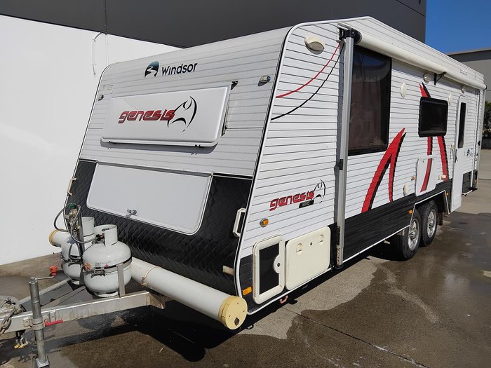 2013 Windsor 19.6Ft Couples Van Island Bed Separate Toilet And Shower