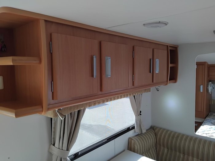 2013 Windsor 19.6Ft Couples Van Island Bed Separate Toilet And Shower