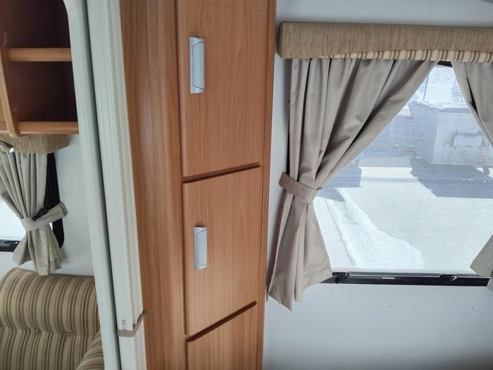 2013 Windsor 19.6Ft Couples Van Separate Toilet And Shower- Price Reduced