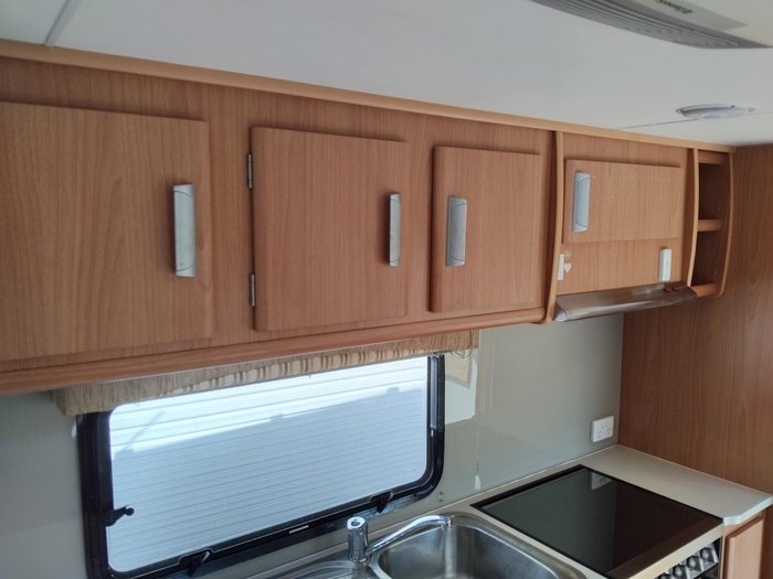 2013 Windsor 19.6Ft Couples Van Separate Toilet And Shower- Price Reduced