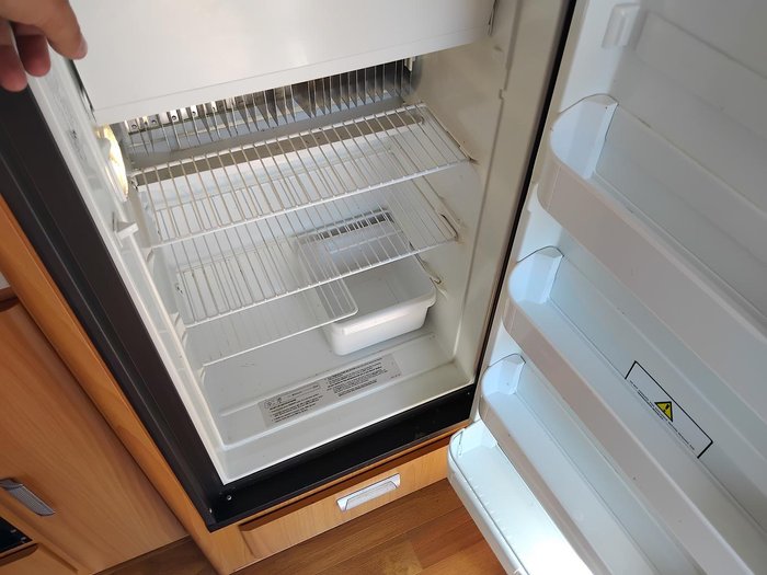 2013 Windsor 19.6Ft Couples Van Island Bed Separate Toilet And Shower