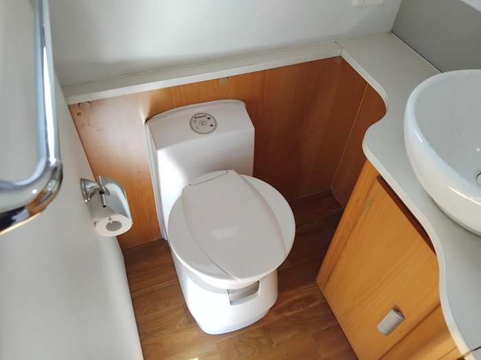 2013 Windsor 19.6Ft Couples Van Separate Toilet And Shower- Price Reduced