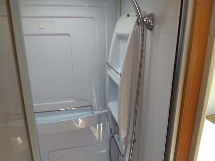 2013 Windsor 19.6Ft Couples Van Separate Toilet And Shower- Price Reduced
