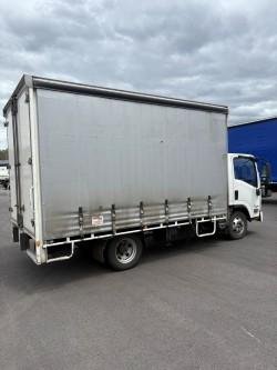 2018 Isuzu Npr 65 190 White