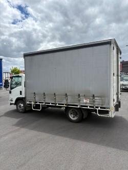 2018 Isuzu Npr 65 190 White