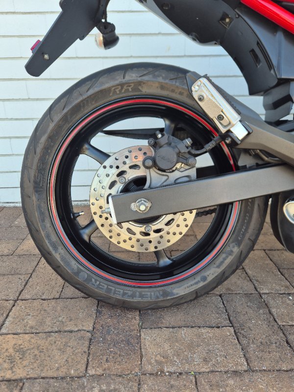 2013 Yamaha FZ6R WHITE