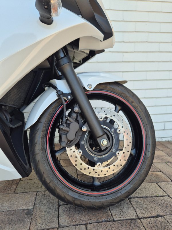 2013 Yamaha FZ6R WHITE