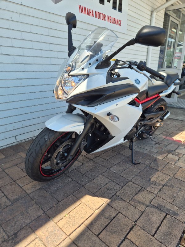 2013 Yamaha FZ6R WHITE