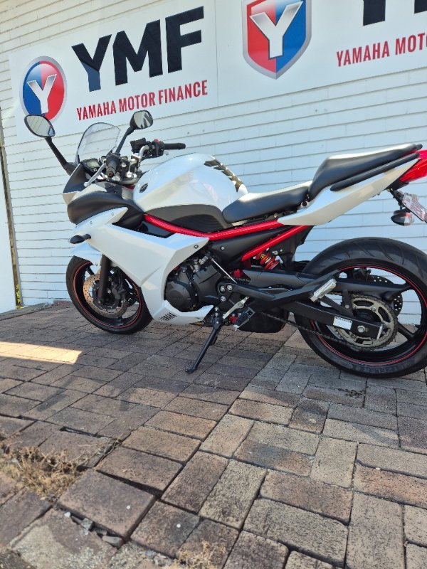 2013 Yamaha FZ6R WHITE