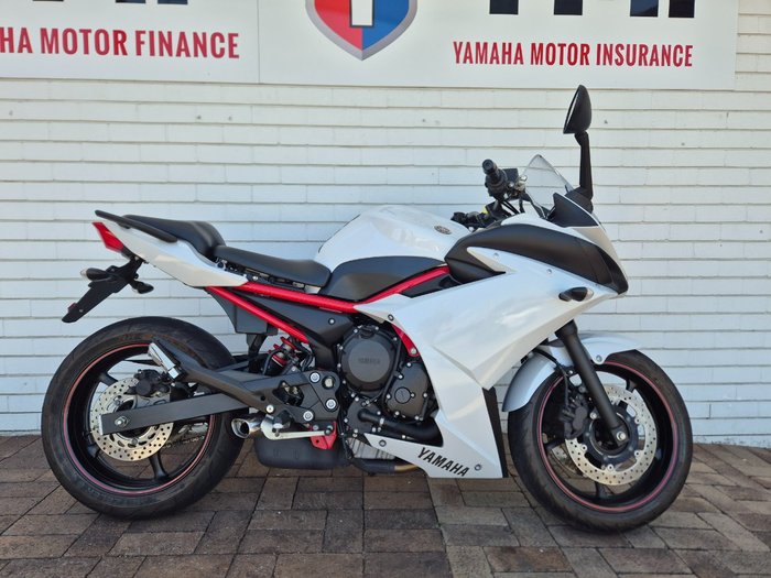 2013 Yamaha FZ6R WHITE