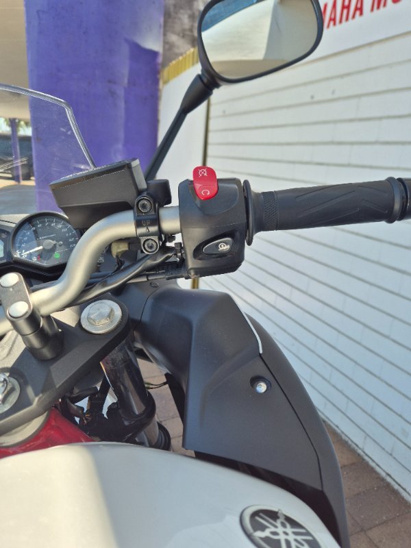 2013 Yamaha FZ6R WHITE