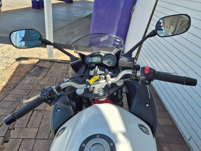 2013 Yamaha FZ6R WHITE