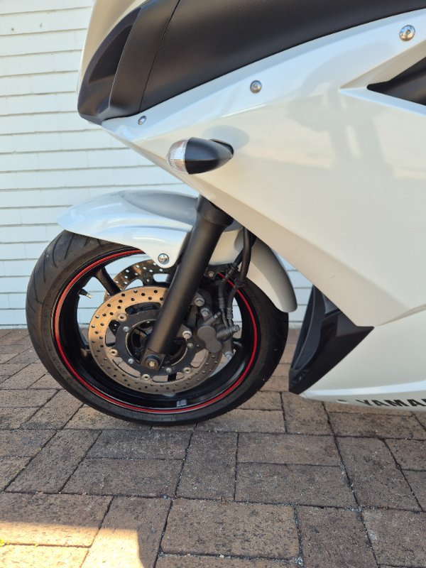 2013 Yamaha FZ6R WHITE