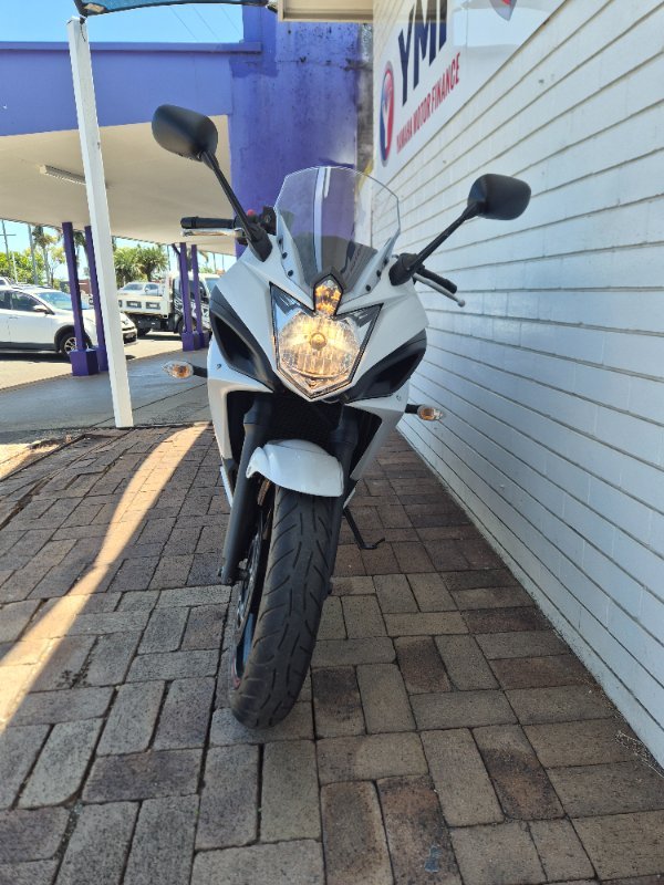 2013 Yamaha FZ6R WHITE