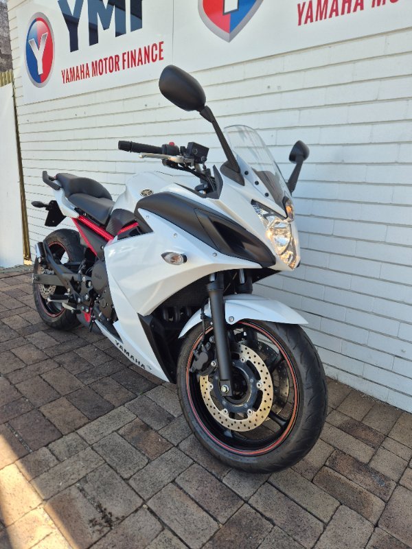 2013 Yamaha FZ6R WHITE