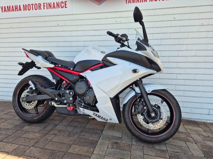 2013 Yamaha FZ6R WHITE
