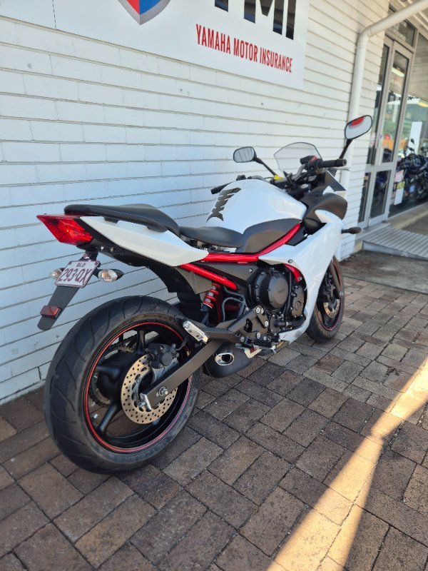 2013 Yamaha FZ6R WHITE