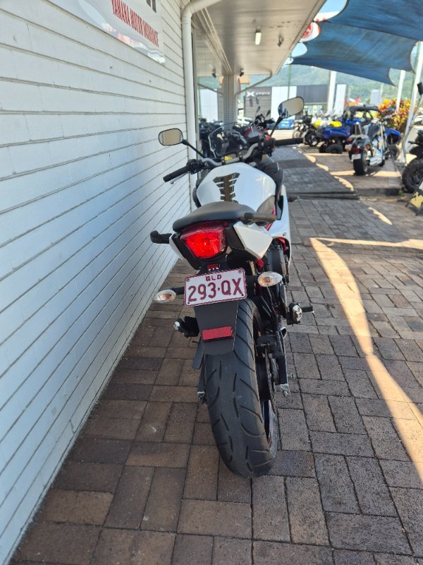 2013 Yamaha FZ6R WHITE