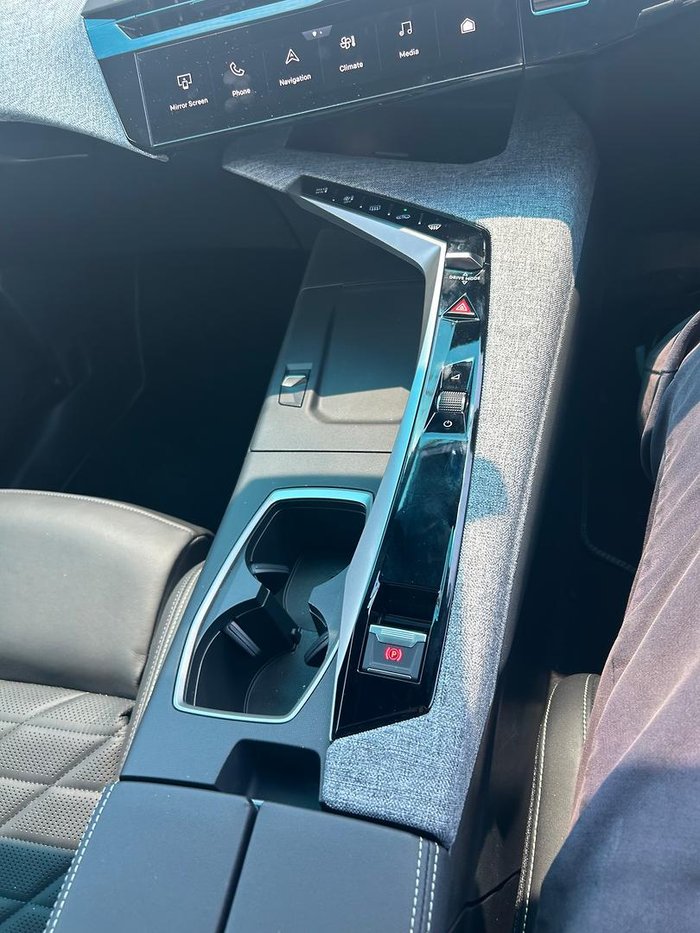 2025 Peugeot 5008 GT Premium Hybrid