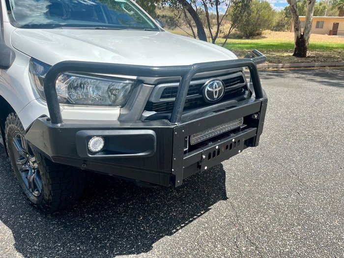 2023 Toyota Hilux SR