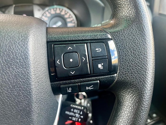 2023 Toyota Hilux SR