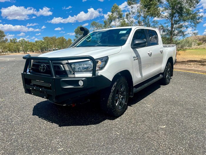 2023 Toyota Hilux SR