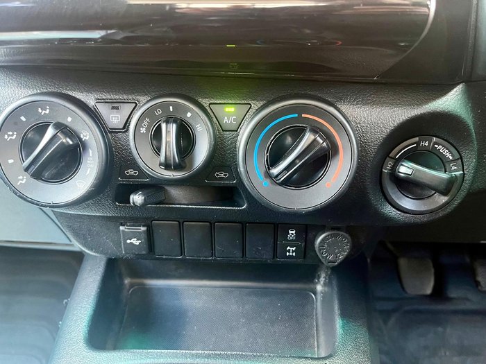 2023 Toyota Hilux SR