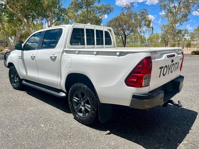 2023 Toyota Hilux SR