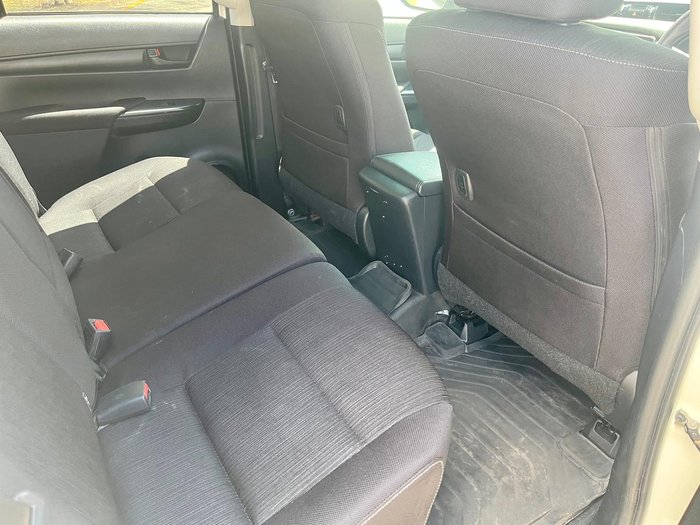 2023 Toyota Hilux SR