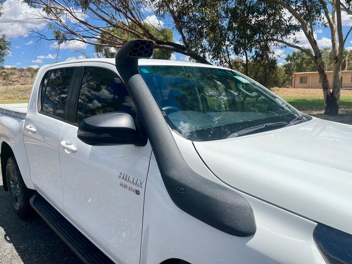 2023 Toyota Hilux SR