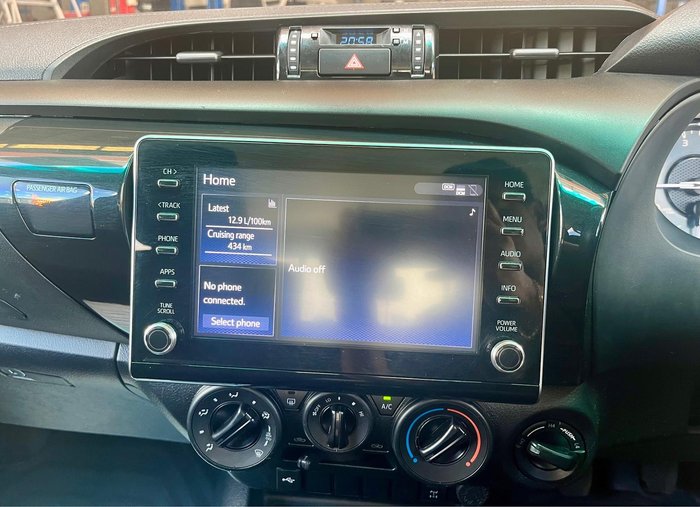 2023 Toyota Hilux SR