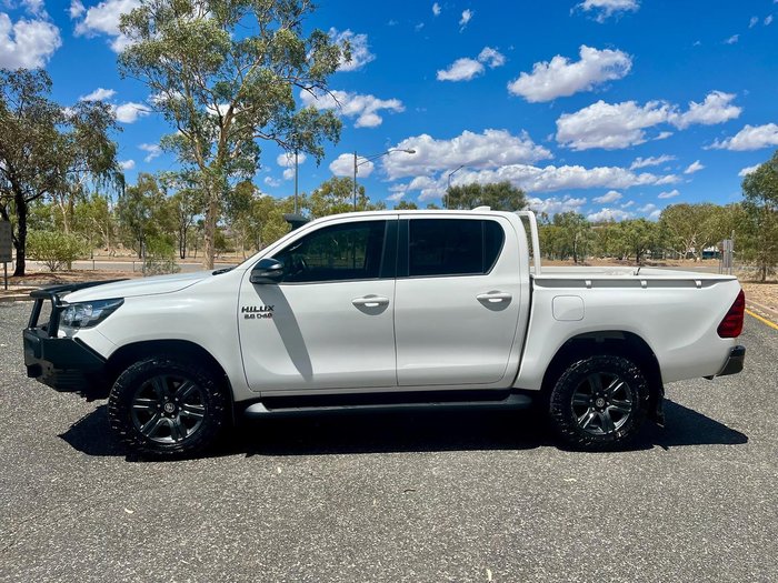 2023 Toyota Hilux SR