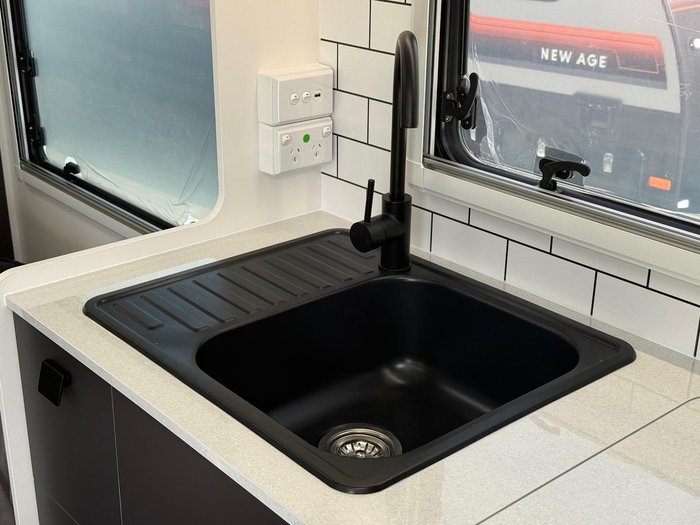 2025 New Age Caravans Manta Ray Mr16er Expedition