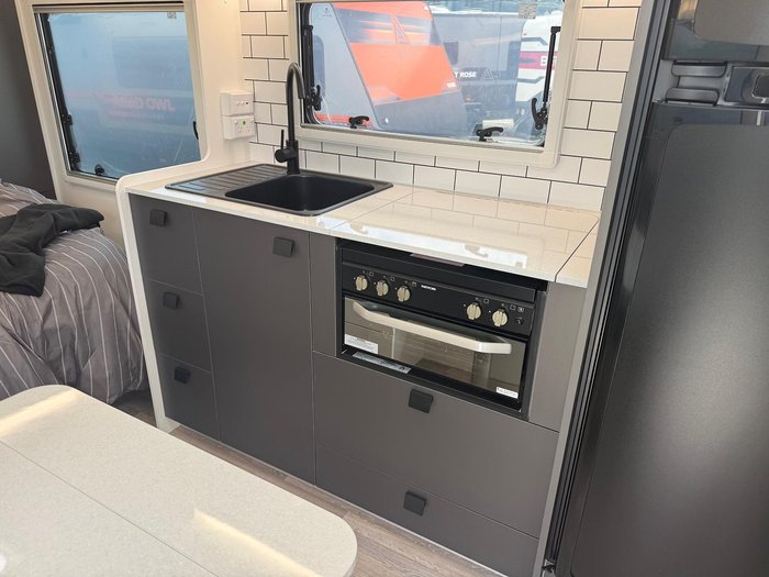 2025 New Age Caravans Manta Ray Mr16er Expedition