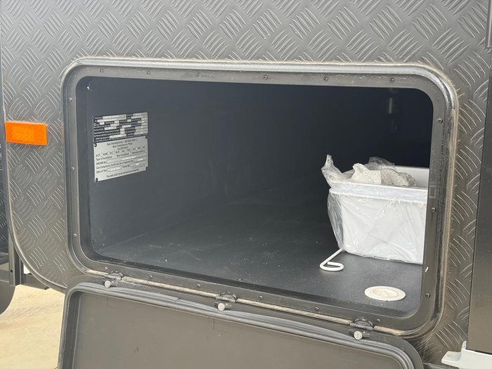 2025 New Age Caravans Manta Ray Mr16er Expedition