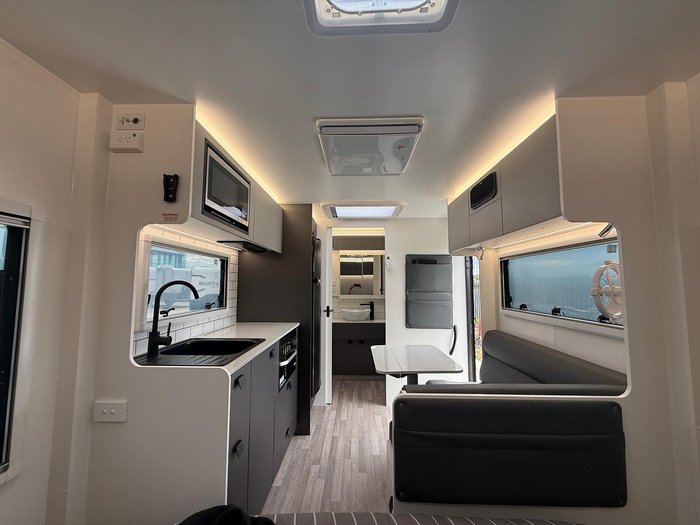 2025 New Age Caravans Manta Ray Mr16er Expedition
